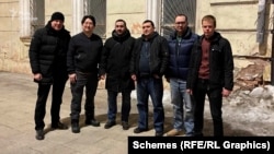 Фото Бадми з перших днів повномасштабного вторгнення з лікарями з групи «Друзі медицини Донбасу»