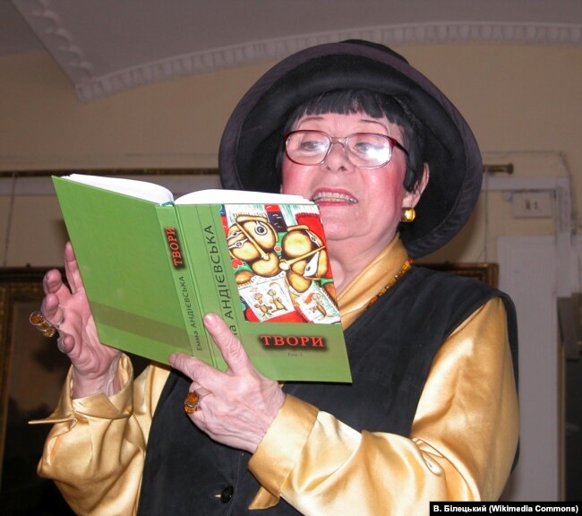 Емма Андієвська читає свої твори в Донецьку, 2011 рік