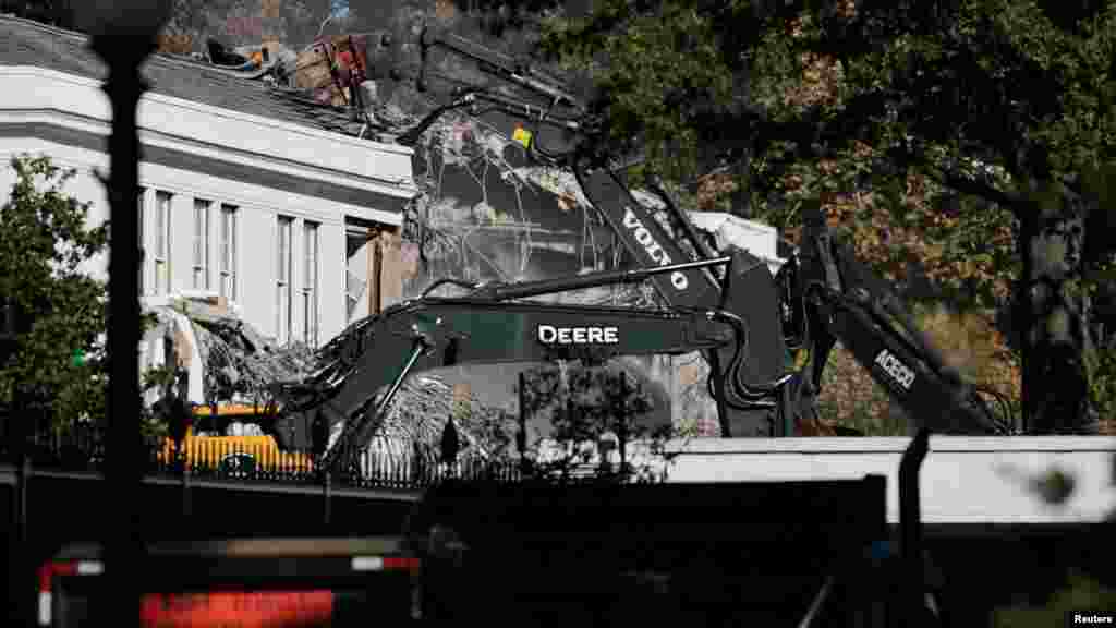 A beruházás költsége mintegy negyedmilliárd dollár, azaz kb. 87 milliárd forint, melyet az elnök szerint magánadományokból fedeznek