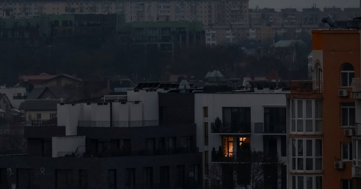 Знеструмлення в Україні через нічні атаки на енергетичну інфраструктуру