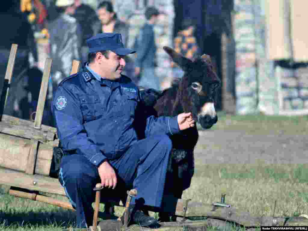 საზეიმო ღონისძიების მონაწილენი - ილია ჭავჭავაძის დაბადების 173-ე წლისთავზე ყვარელში საზეიმო ღონისძიებები გაიმართა.