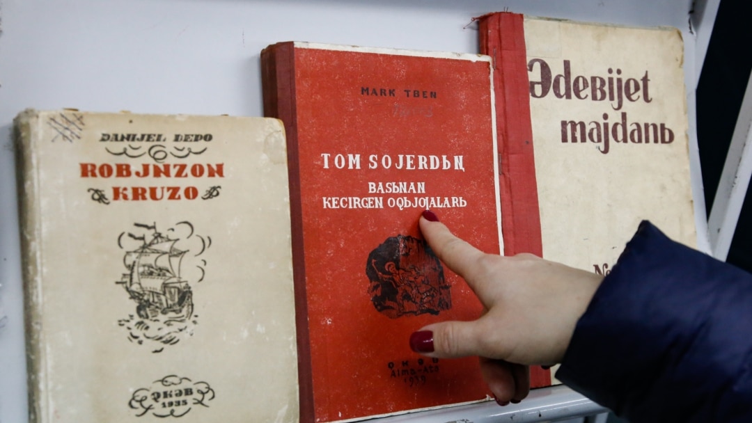 Аукционға арналған BDSM құлдары