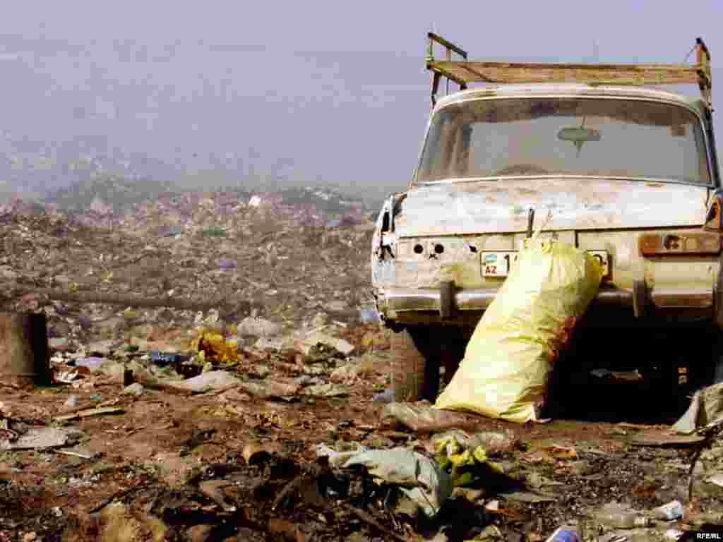 Bakının Balaxanı, Şüvəlan qəsəbələrindən və «İkinci mədən ərazisi»ndən fotosessiya... Ətraflı
