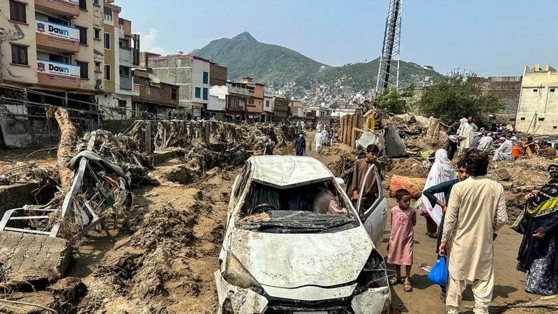 Peste 160 de persoane au murit în inundațiile din Pakistan