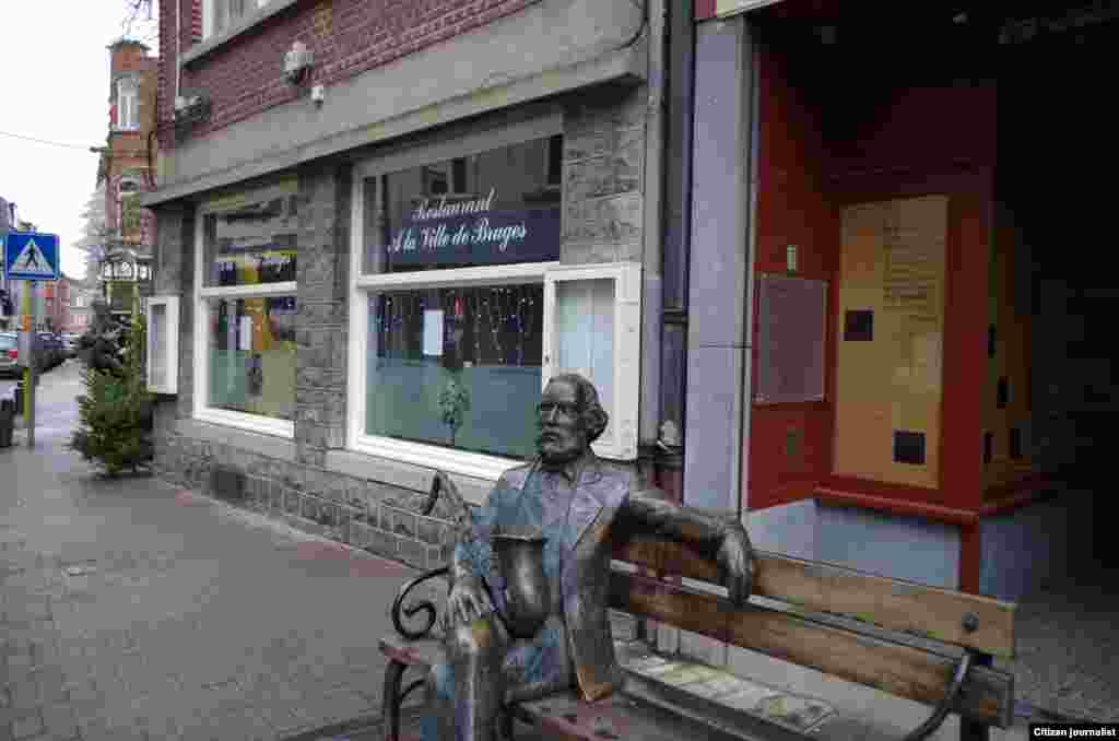 Саксофон йина волу стаг - Адолф Сакс - ц1ера Динантера вара. И инструмент цо юкъаяьккхинера 1840 шарахь.