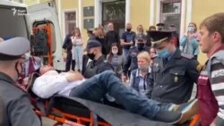 У Білорусі політв'язень встромив собі ручку в горло у залі суду – відео