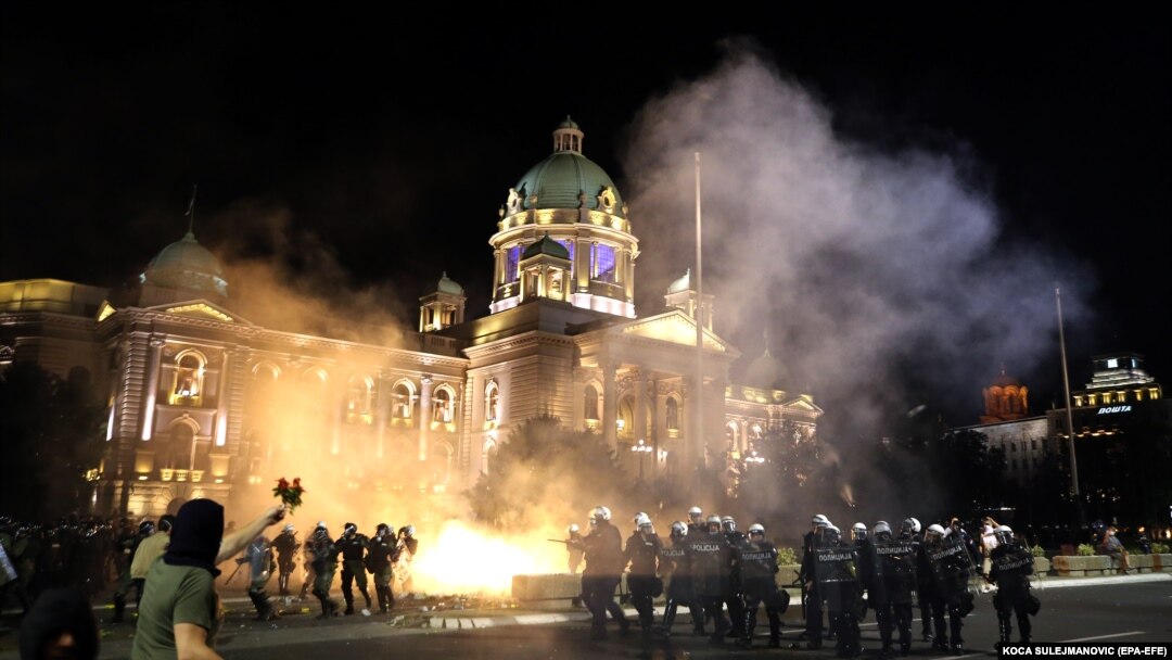 Sukobi policije i demonstranata ispred Skupštine Srbije 7 jula 2020.