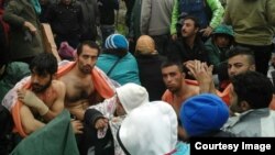 گروهی از پناهجویان ایرانی در مرز یونان و مقدونیه