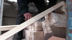 Пострадавшим от взрывов жителям Балаклеи раздали еду и строительные материалы (видео)