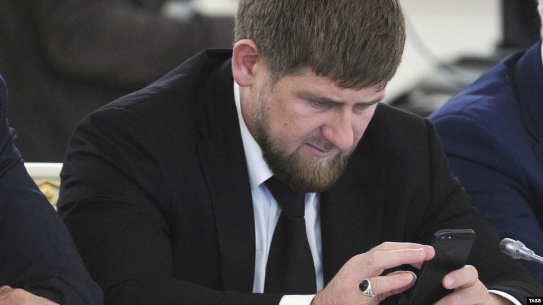 Кадыров, стремясь лишить противника возможности пропаганды и вербовки сторонников в Чечне, заявляет о том, что интернет в республике надо отключить