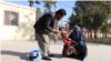 یک خانم در جوزجان کودکش را برای گرفتن واکسین پولیو به یکی از مراکز صحی آورده است.