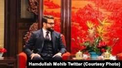 Hamdullah Mohib, Afghanistan's national security adviser, has criticized U.S. envoy Zalmay Khalilzad's conduct in peace talks with the Taliban.