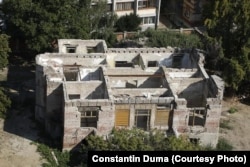 Casa Mühle în 2020 după ce a fost lăsată de noii proprietari să se distrugă