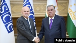 Фаридун Синирлиоғлу ва Эмомалӣ Раҳмон дар Душанбе мулоқот доштанд.