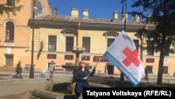 Одиночный пикет сотрудников скорой помощи в Петербурге, 7 июня 2015 года