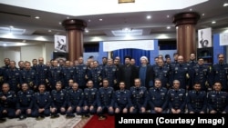 دیدار گروهی از کادر نیروی هوایی ارتش با حسن خمینی، نوهٔ بنیانگذار جمهوری اسلامی