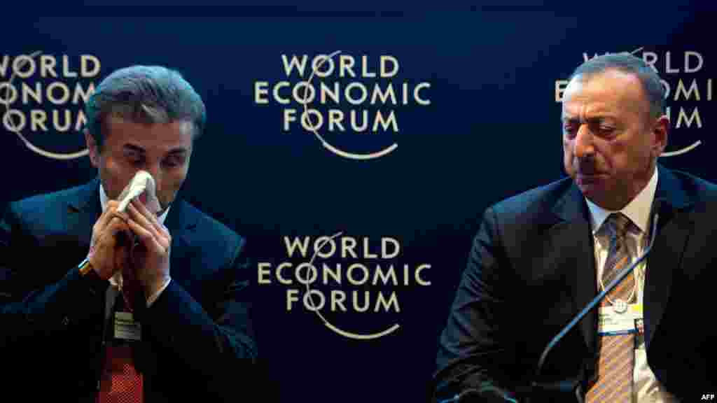 İsve&ccedil;rə, Davos forumu. Azərbaycan prezidenti İlham Əliyev (sağda) G&uuml;rc&uuml;stanın Baş naziri Bdzina İvanishvili ilə paneldə m&uuml;zakirələr zamanı. 23 yanvar 2013