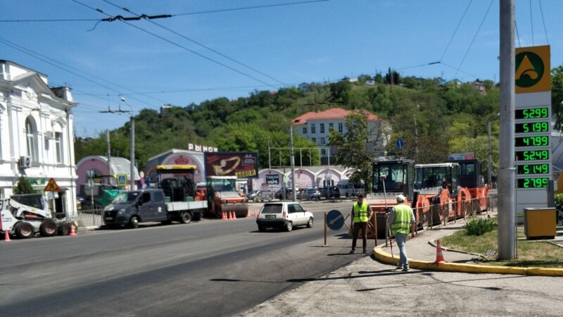 Из-за ремонта дороги на одной из улиц Севастополя образовалась двухкилометровая пробка (+фото)