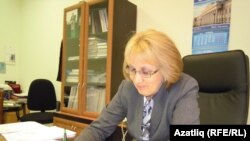 Дания Заһидуллина эш бүлмәсендә