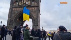 «Українці мають бути єдині по всьому світу»: живий ланцюг соборності Україні в Празі – відео