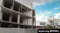 Демонтаж торгового центру «Куб» у Сімферополі