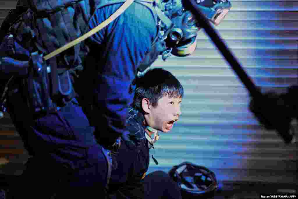 ВЕЛИКА БРИТАНИЈА - Крис Патен, последниот британски гувернер на Хонг Конг, предупреди дека интервенција на Кина во Хонг Конг би била катастрофа и дека кинескиот претседател Си Џинпинг треба да покаже мудрост во обединување на народот, објави Би-Би-Си. Протестите и судирите со полицијата во Хонг Конг продолжуваат.