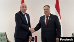 Айбек Шаменов  менен Ражоббой Ахмадзода.