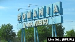 Vama Albița este un punct vamal rutier în care autoritățile române nu au scanner pentru TIR-uri. Peste 40 de autotrenuri trec zilnic pe aici în Republica Moldova și invers. 