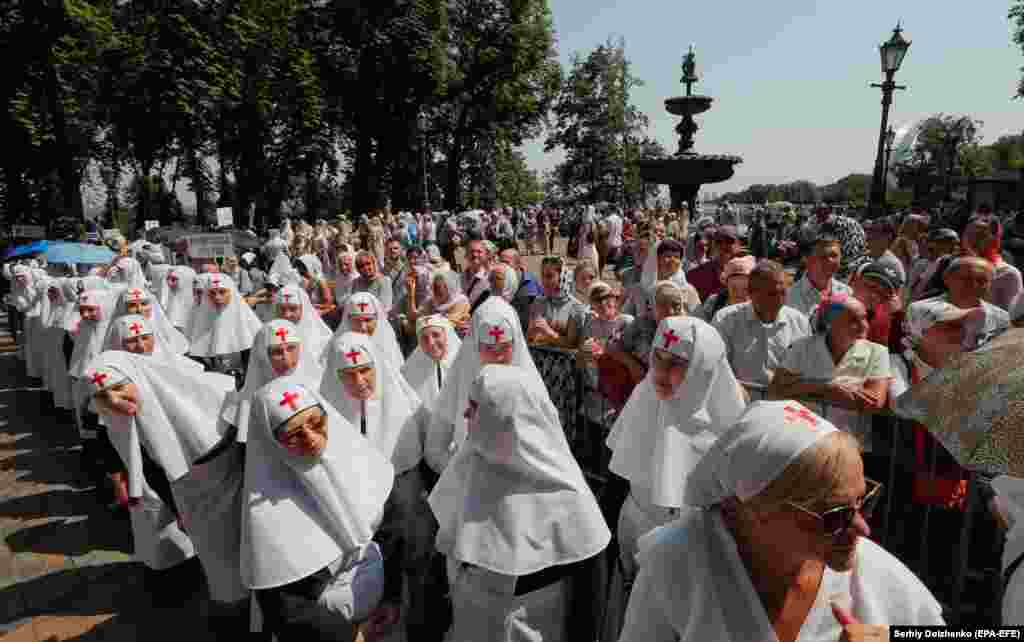 Ukrainian Orthodox nuns attend a prayer service on July 27 in Kyiv to mark the 1,033rd anniversary of the Christianization of Kievan Rus.&nbsp;