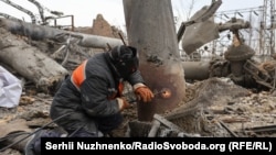 Ілюстраційне фото. Роботи на зруйнованій внаслідок російських атак Дарницькій ТЕЦ. Київ, 4 лютого 2026 року