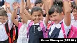 Սեպտեմբերի 1-ը Երևանի դպրոցներից մեկում, արխիվ