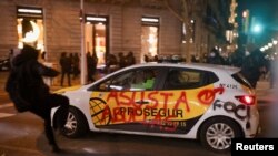 Inițial pașnic, protestul a degenerat la Barcelona