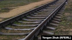 Рух потягів залізничною гілкою тимчасово припинено, причини події з’ясовують (фото ілюстративне)