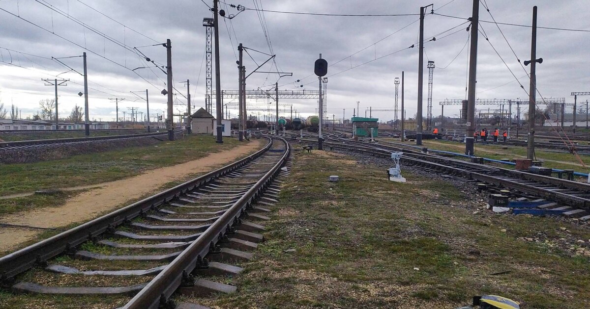 у Ніжині на залізничному вокзалі внаслідок ураження струмом загинув підліток, дівчина – у реанімації