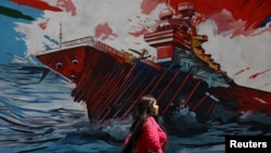 Navă de război într-o pictură murală de la Teheran, pe 6 mai 2026. 