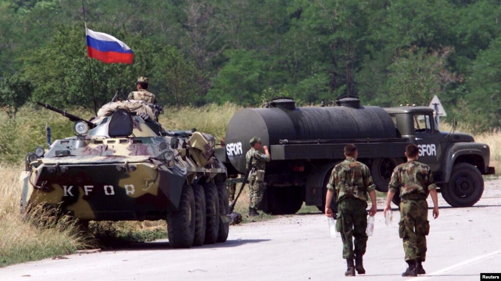 Ruske trupe na vojnom aerodromu Slatina kod Prištine, 12. jun 1999.