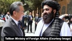 د افغانستان د بهرنیو چارو وزیر امیر خان متقي او د چین د بهرنیو چارو وزیر وانګ یي. (انځور: ارشیف)
