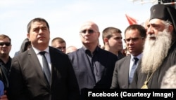 სულხან თამაზაშვილის გვერდით „სიწმინდეების შეურაცხყოფისგან დაცვის“ მოძრაობის ერთ-ერთი წევრია
