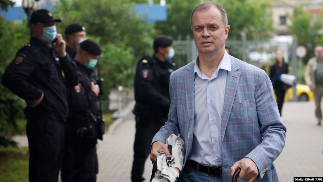 Lawyer Ivan Pavlov arrives to attend a court hearing in an extremism case against the Anti-Corruption Foundation in Moscow on June 9.