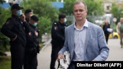 Lawyer Ivan Pavlov arrives to attend a court hearing in an extremism case against the Anti-Corruption Foundation in Moscow on June 9.