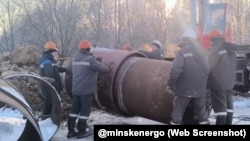 Аднаўленчыя працы на цеплатрасе 20 студзеня 2026 году. Скрын зь відэазапісу кампаніі «Мінскэнэрга»