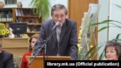 Mykola Shytyuk speaks at a conference on the Holodomor at the Mykolayiv State Regional Universal Scientific Library on November 9, 2013.