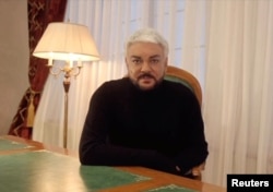 Филипп Киркоров приносит извинения за участие в "голой вечеринке" в клубе "Мутабор". Кадр из видео, записанного Киркоровым 26 декабря 2023 года