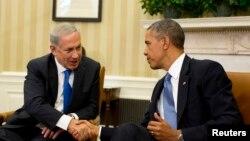 Israeli Prime Minister Benjamin Netanyahu (left) shakes hands with U.S. President Barack Obama in the Oval Office of the White House in Washington on September 30. 
