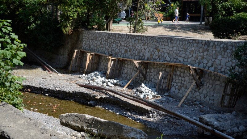В Крыму власти выделили десятки миллионов рублей на расчистку русел рек Ялты
