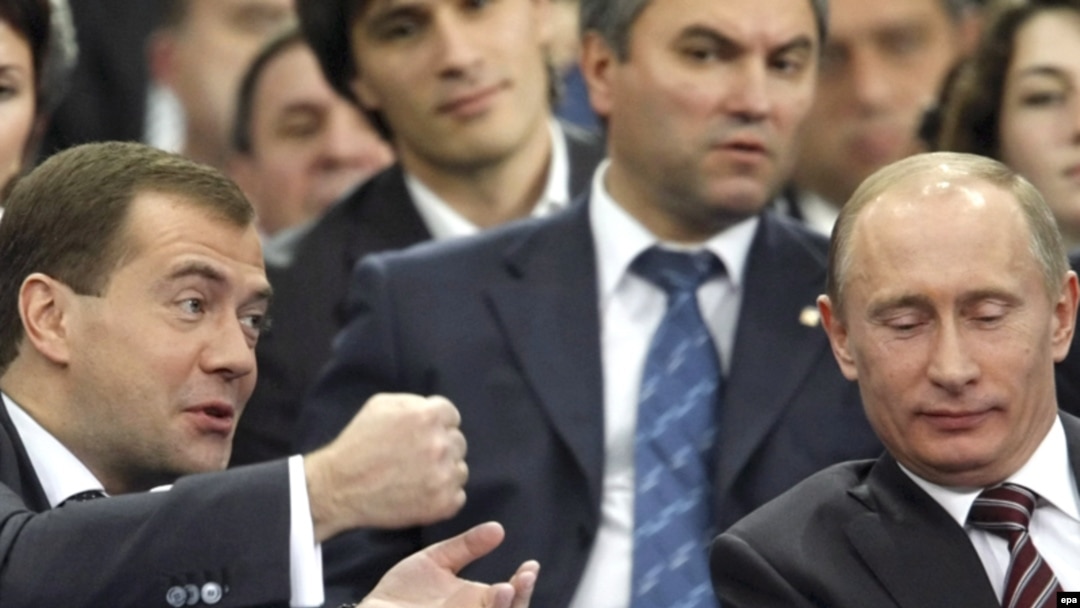 Укрепит ли кризис тандем Медведев-Путин?