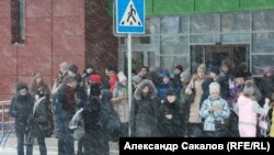 Эвакуация людей из торгового центра в Томске
