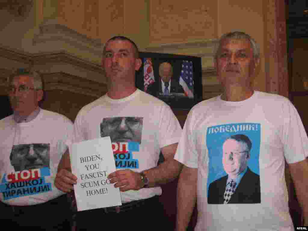 Srbija - Protesti Radikala - Radikali su u Skupštini Srbije organizirali protest protiv posjete Bidena ovoj državi. 