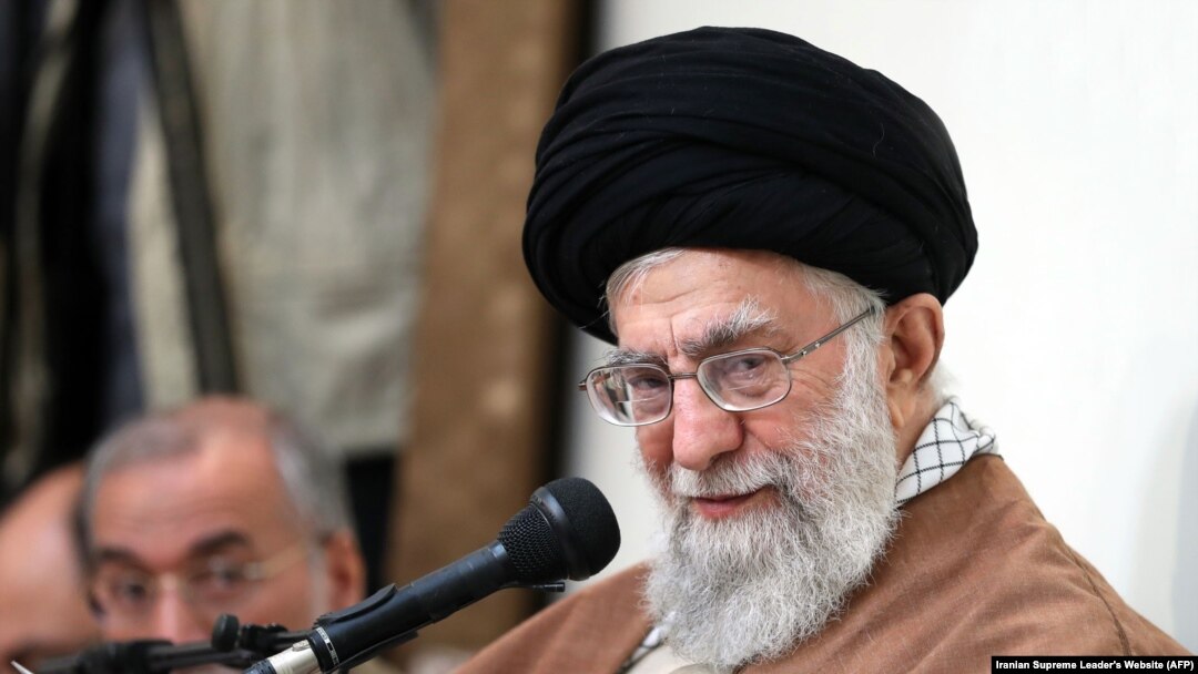 علی خامنه‌ای بدون ارائه شواهدی درباره نقش کشورهای خارجی در اعتراض‌های ایران گفته که «در وقت آن» پیرامون این قضیه سخن خواهد گفت.