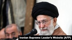 علی خامنه‌ای بدون ارائه شواهدی درباره نقش کشورهای خارجی در اعتراض‌های ایران گفته که «در وقت آن» پیرامون این قضیه سخن خواهد گفت.